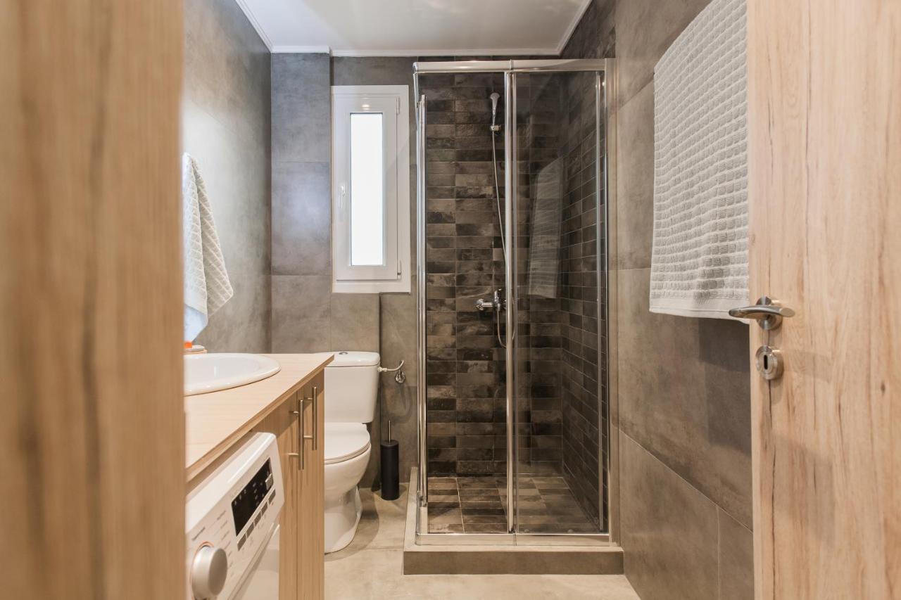 Luxury Seaside Apartment Next To Starbucks Opossite The Beach Park Of Flisvos Атина Екстериор снимка