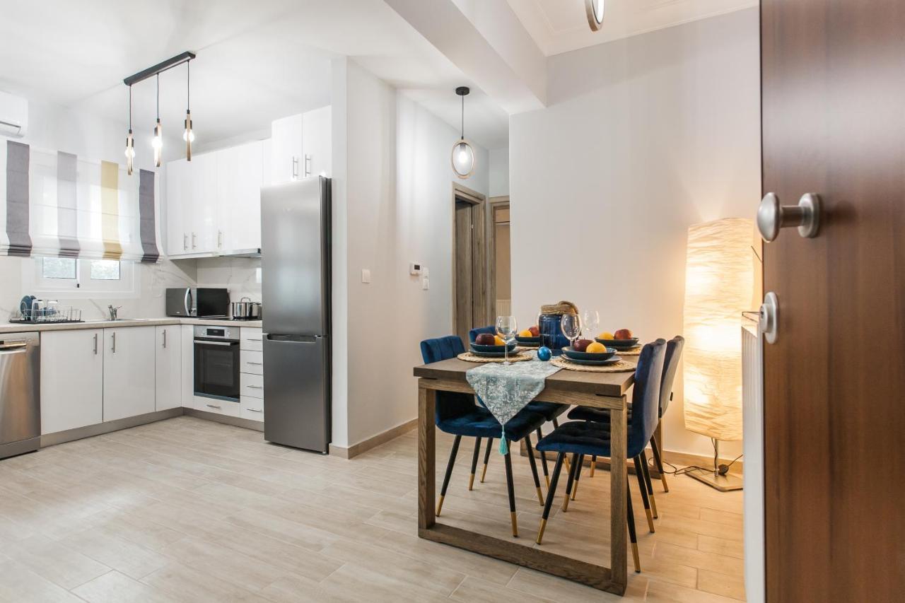 Luxury Seaside Apartment Next To Starbucks Opossite The Beach Park Of Flisvos Атина Екстериор снимка