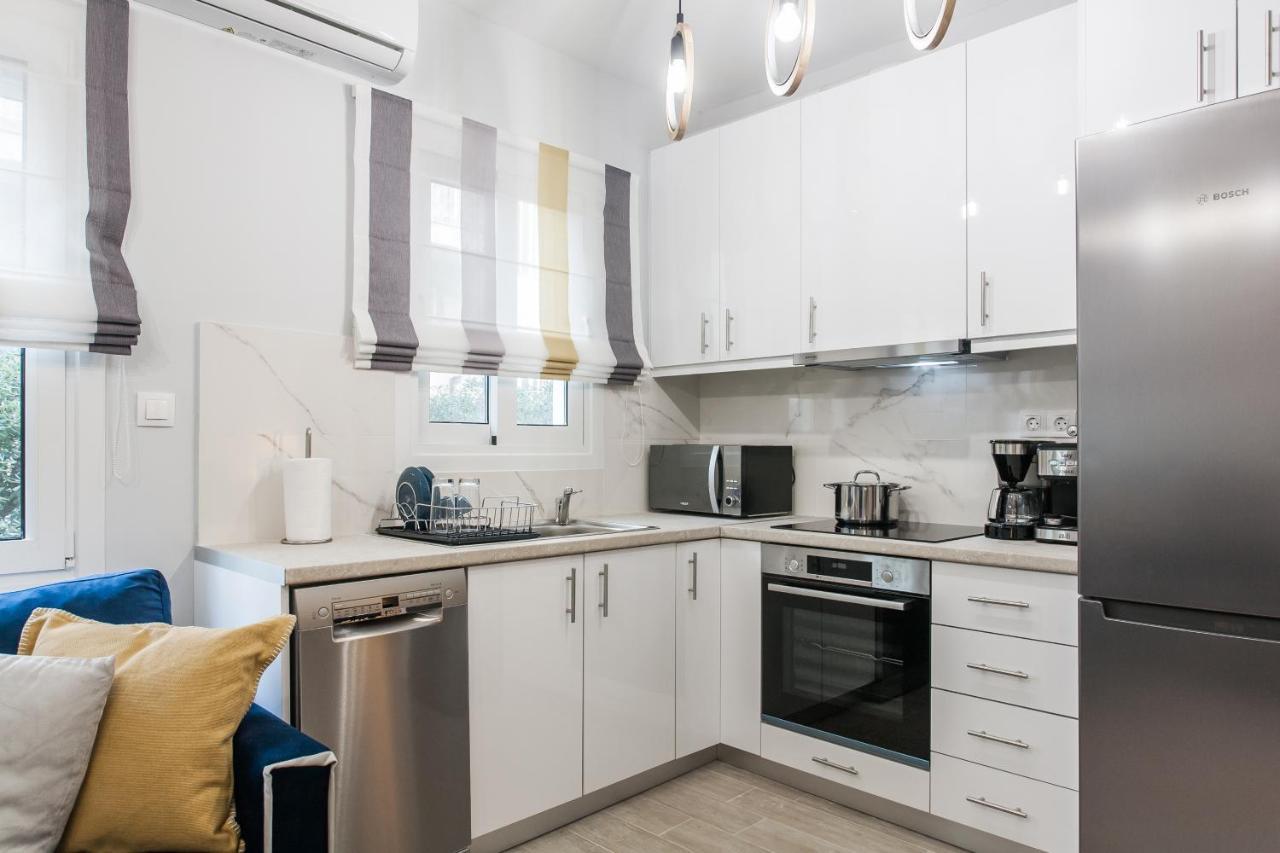 Luxury Seaside Apartment Next To Starbucks Opossite The Beach Park Of Flisvos Атина Екстериор снимка