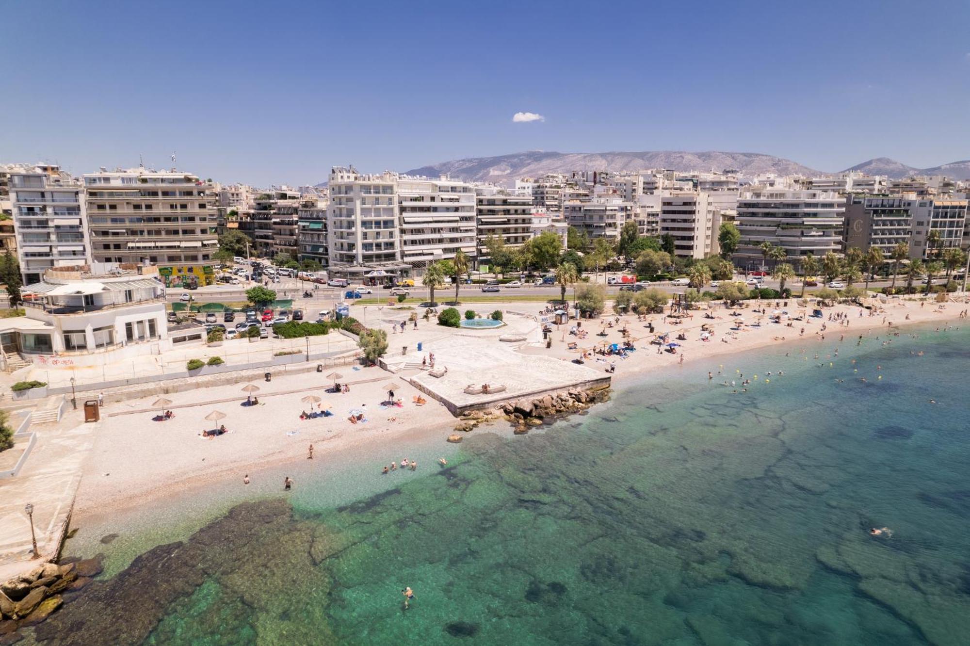 Luxury Seaside Apartment Next To Starbucks Opossite The Beach Park Of Flisvos Атина Екстериор снимка
