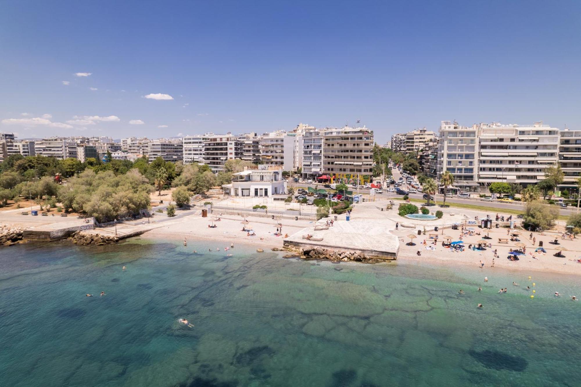 Luxury Seaside Apartment Next To Starbucks Opossite The Beach Park Of Flisvos Атина Екстериор снимка