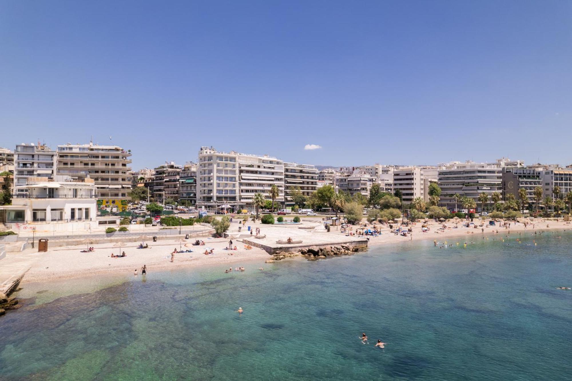 Luxury Seaside Apartment Next To Starbucks Opossite The Beach Park Of Flisvos Атина Екстериор снимка