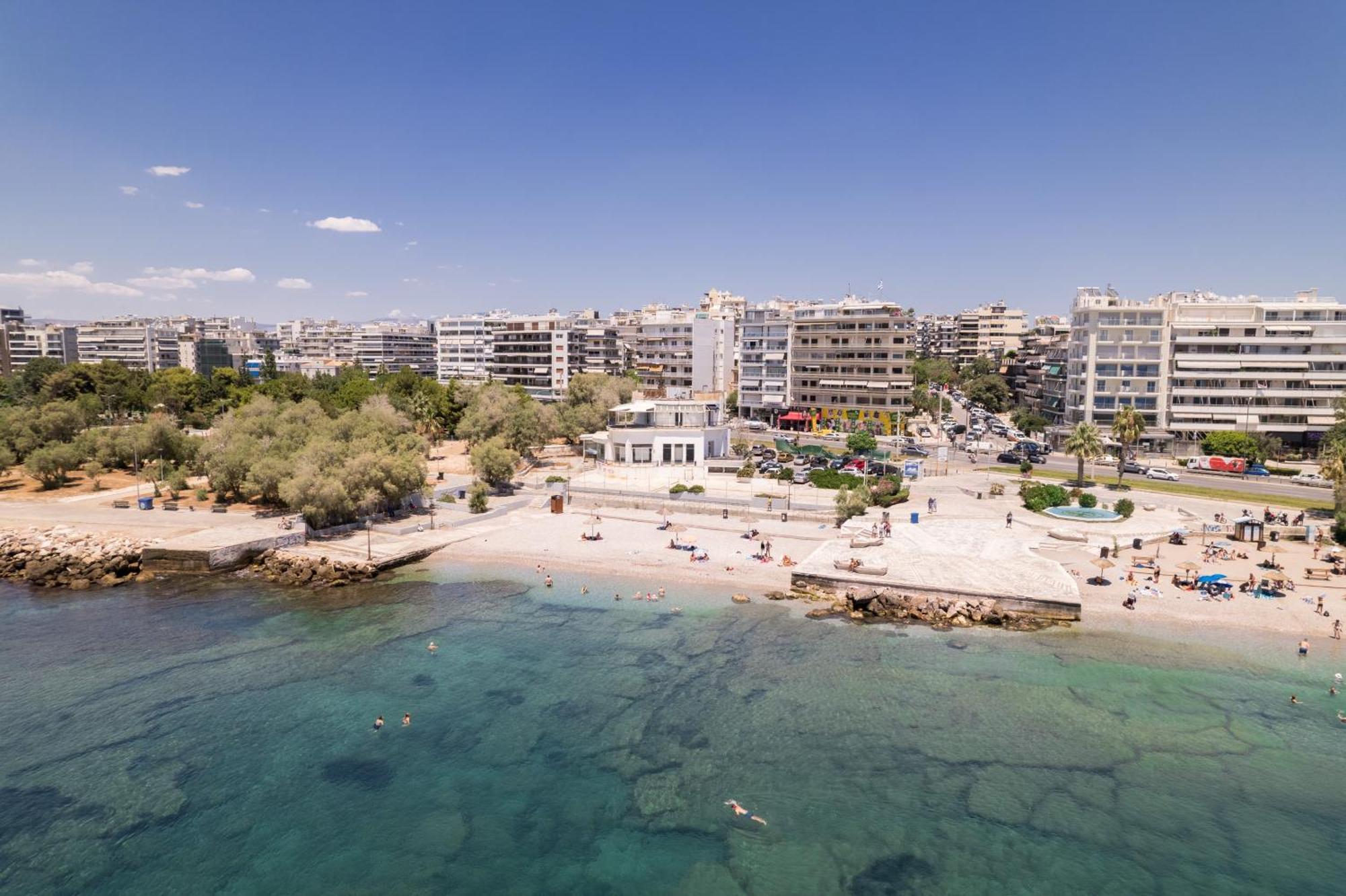 Luxury Seaside Apartment Next To Starbucks Opossite The Beach Park Of Flisvos Атина Екстериор снимка