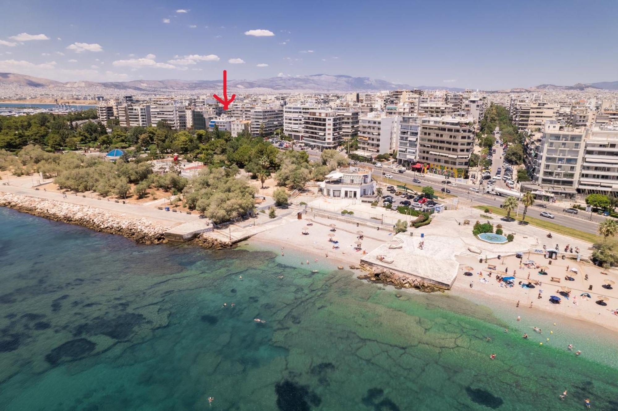 Luxury Seaside Apartment Next To Starbucks Opossite The Beach Park Of Flisvos Атина Екстериор снимка